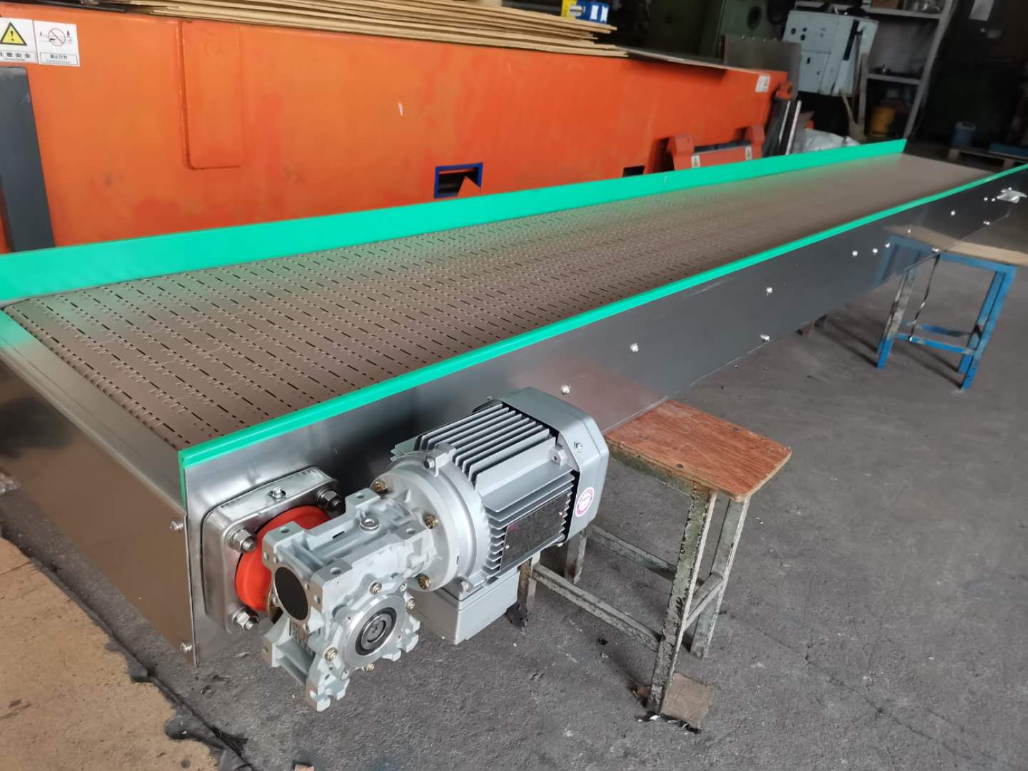 鏈板輸送機